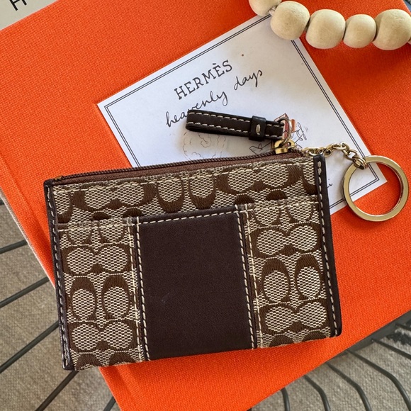 COACH Credit Card Pouch with Key Ring. Gold Hardware. EXCELLENT condition. - Picture 3 of 5